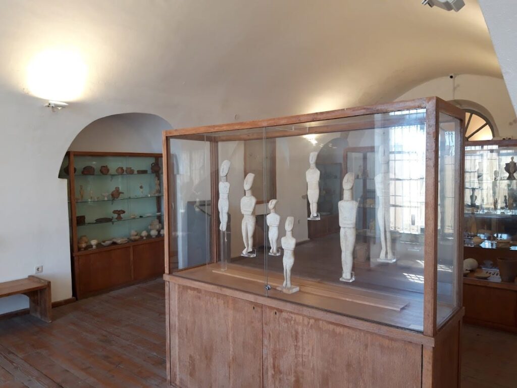 Archaeological Museum of Naxos: Collections of Cycladic and Aegean Antiquities 2 Archaeological Museum of Naxos