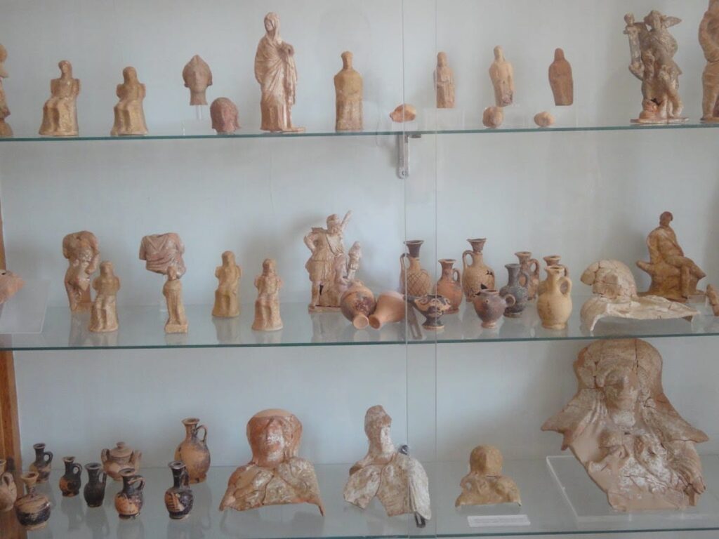 Archaeological Museum of Naxos: Collections of Cycladic and Aegean Antiquities 4 Archaeological Museum of Naxos