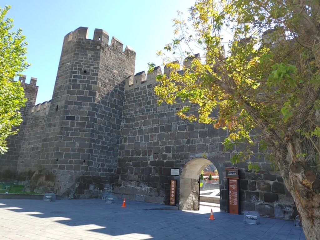 Kayseri Castle: A Historic Fortress in Turkey 7 Kayseri Castle