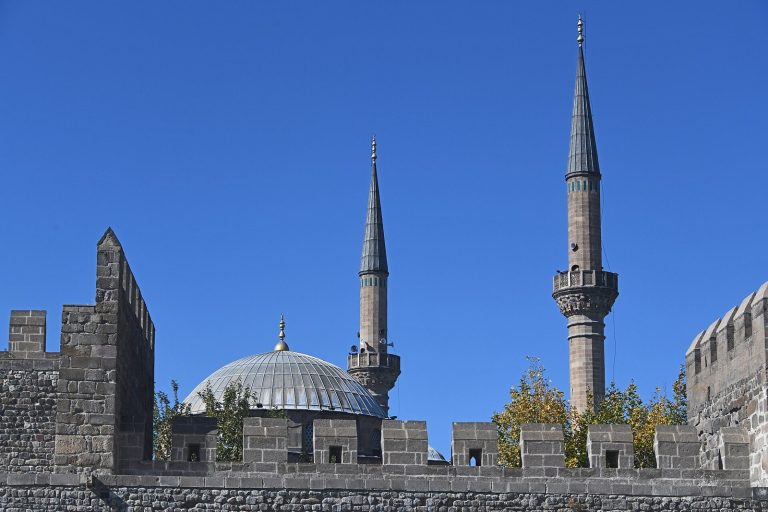 Kayseri Castle: A Medieval Fortified Complex in Türkiye