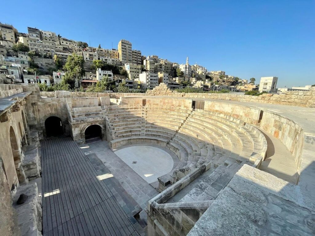 Odeon Theater: A Roman Performance Building in Amman 1 Odeon Theater
