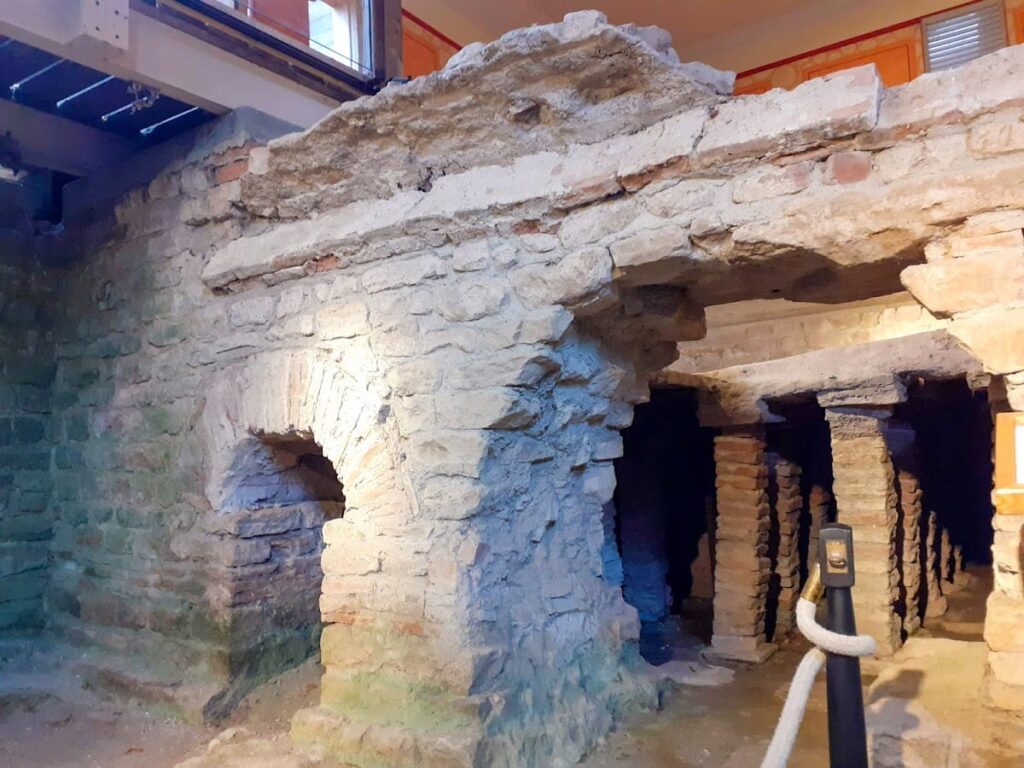Binchester Roman Fort Vinovia: A Roman Military Fort and Settlement in England 5 Binchester Roman Fort Vinovia