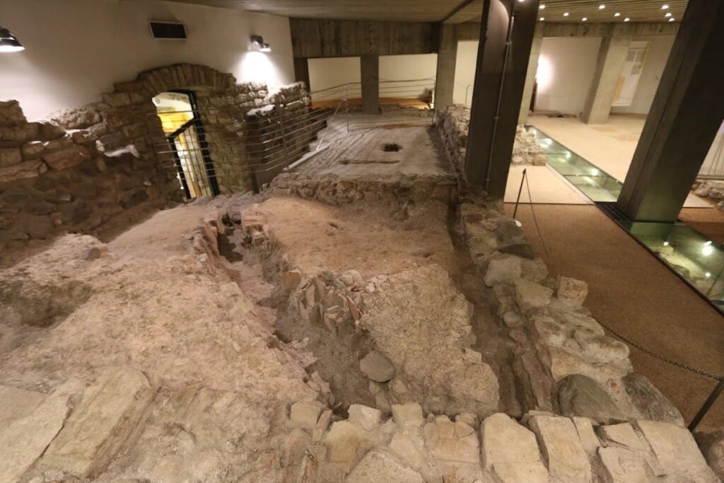 Underground Archaeological Site of Sas: Roman Tridentum Beneath Trento 2 Underground Archaeological Site of Sas