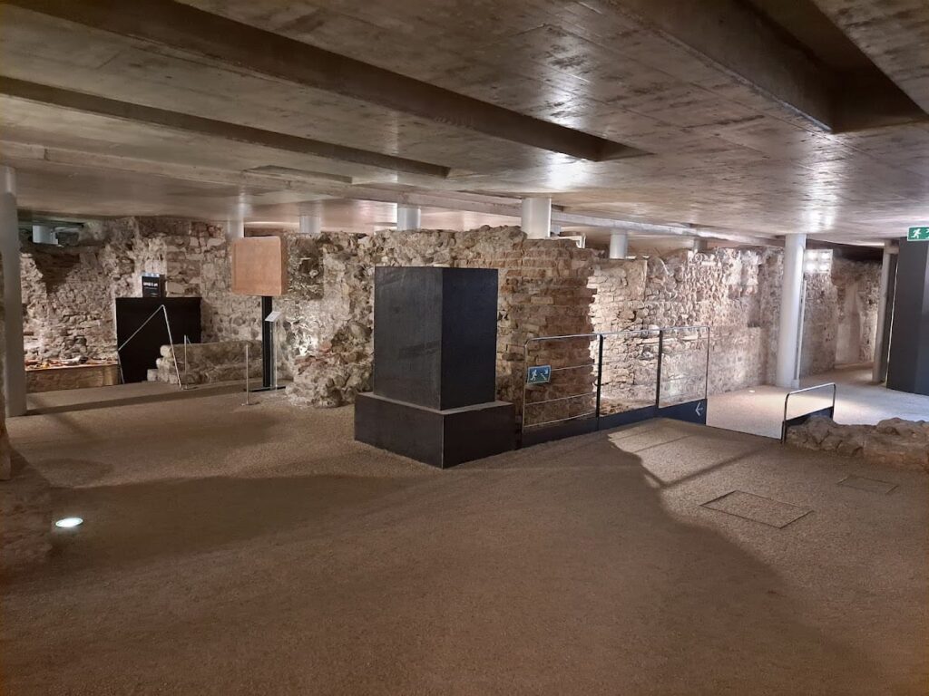 Underground Archaeological Site of Sas: Roman Tridentum Beneath Trento 3 Underground Archaeological Site of Sas