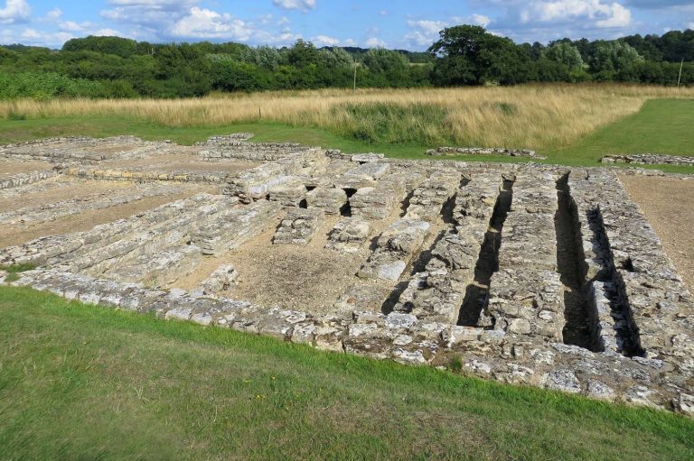 North Leigh Roman Villa: A Major Roman Courtyard Estate in Oxfordshire