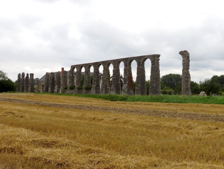 Gallo-Roman Aqueduct of Luynes: A Roman Bridge Aqueduct in France