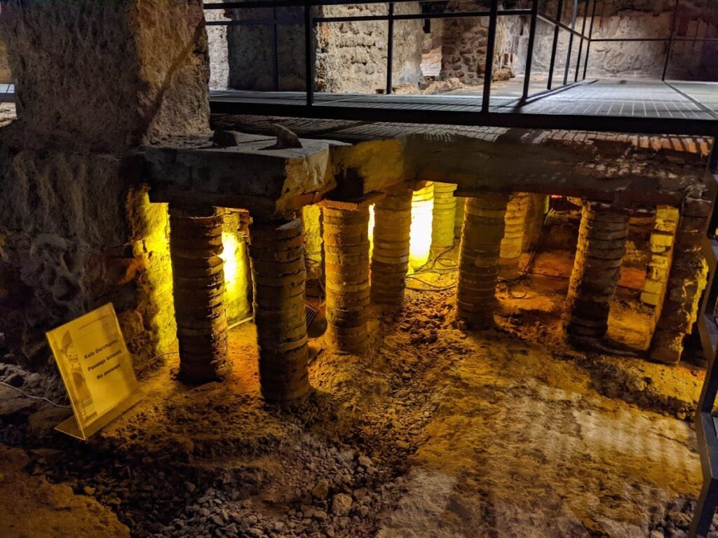 Roman Bath Ruins, Baden-Baden: Ancient Roman Bath Complexes 1 Roman Bath Ruins, Baden-Baden