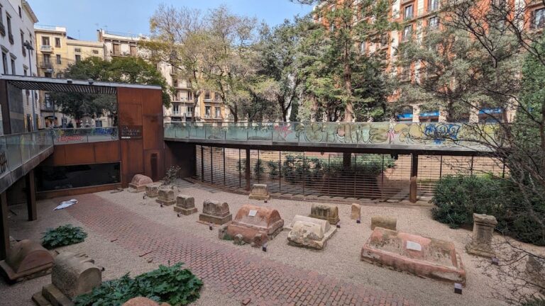 Via Sepulcral Romana: An Ancient Roman Necropolis in Barcelona