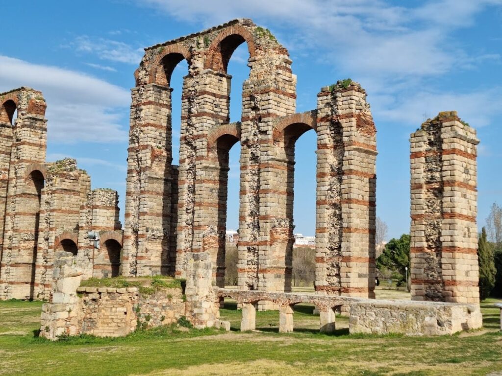 Acueducto de los Milagros: Roman Aqueduct of Mérida 1 Acueducto de los Milagros