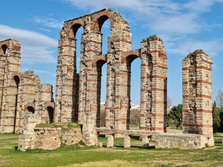 Acueducto de los Milagros: Roman Aqueduct in Mérida, Spain