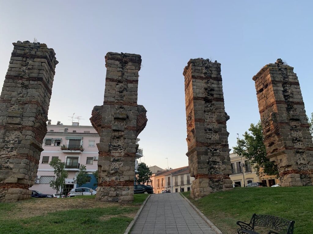 Acueducto de los Milagros: Roman Aqueduct of Mérida 2 Acueducto de los Milagros