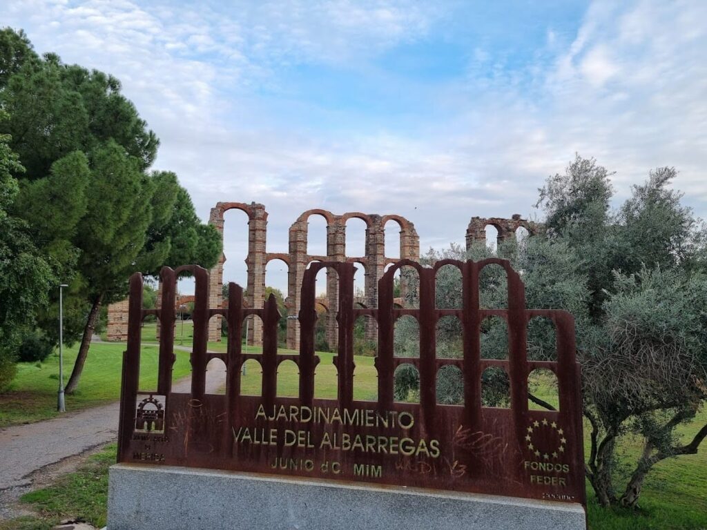 Acueducto de los Milagros: Roman Aqueduct of Mérida 3 Acueducto de los Milagros
