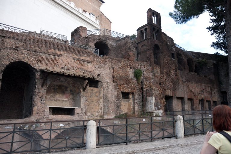 Insula Romana: A Second-Century Roman Apartment Building in Rome