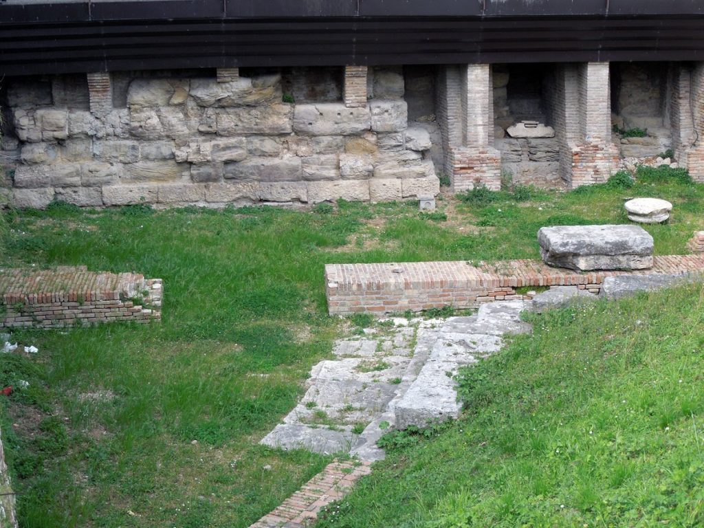 Roman Theatre of Teramo: An Augustan Performance Building in Italy 3 Roman Theatre of Teramo