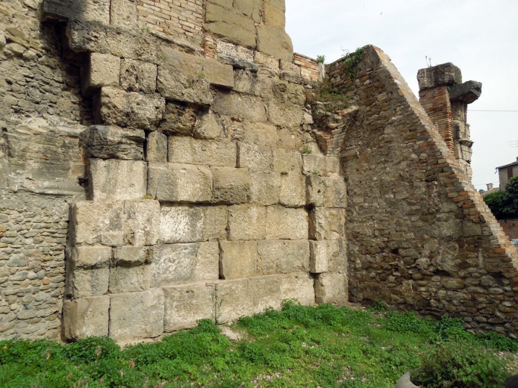 Roman Theatre of Teramo: An Augustan Performance Building in Italy 5 Roman Theatre of Teramo