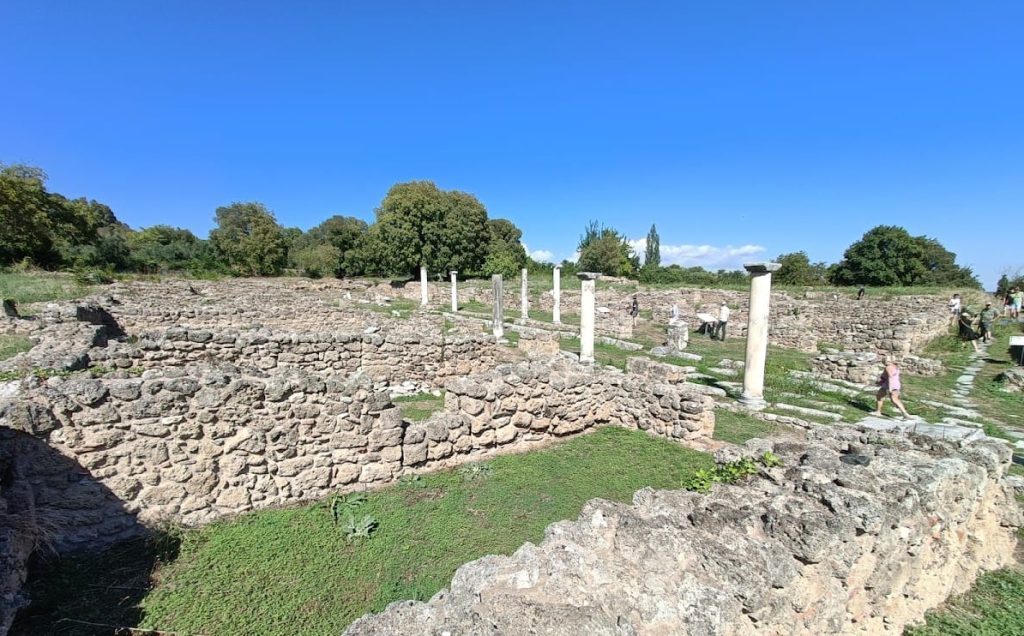 Ancient Edessa at Longos: Archaeological Site of a Macedonian City 4 Ancient Edessa - Archaeological Site of Longos