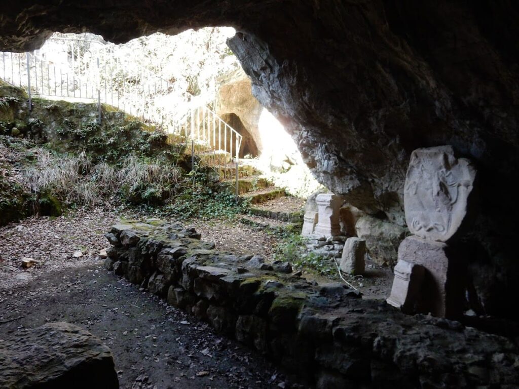 Duino Mithraeum: A Roman Mithraic Worship Site in Italy 8 Duino Mithraeum
