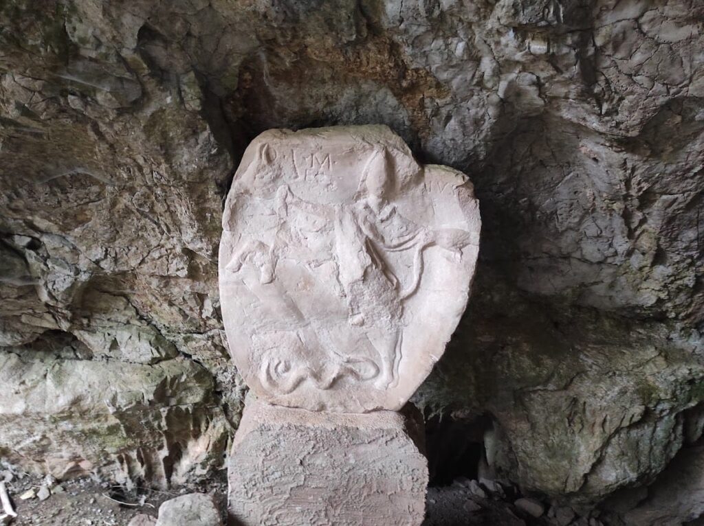 Duino Mithraeum: A Roman Mithraic Worship Site in Italy 9 Duino Mithraeum