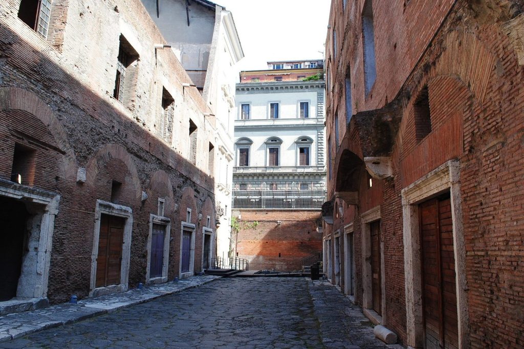 Trajan's Market: A Roman Administrative and Commercial Complex in Rome 4 Trajan's Market