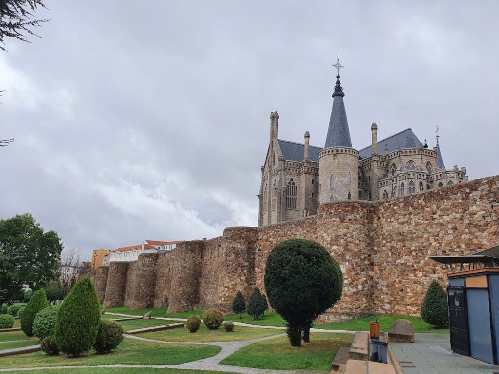 Walls of Astorga: Roman and Medieval Fortifications in León, Spain 6 Walls of Astorga
