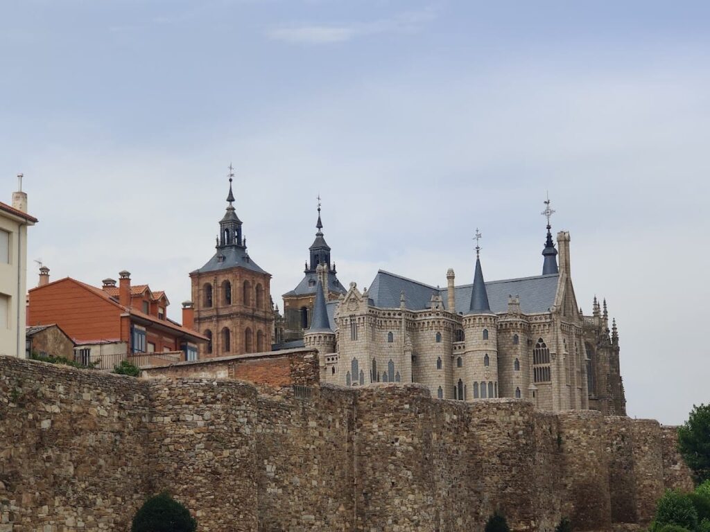 Walls of Astorga: Roman and Medieval Fortifications in León, Spain 7 Walls of Astorga