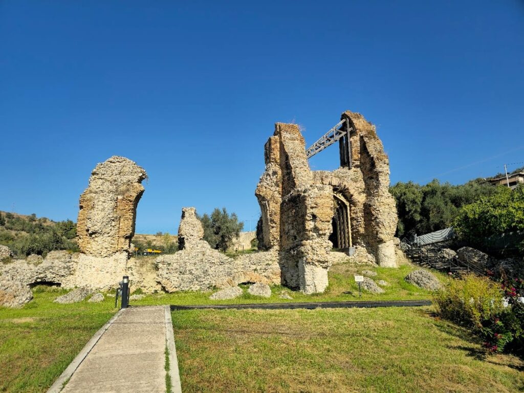 Roman and Medieval Aqueducts of Patras: A Historic Water-Supply System 1 Roman and Medieval Aqueducts Patras