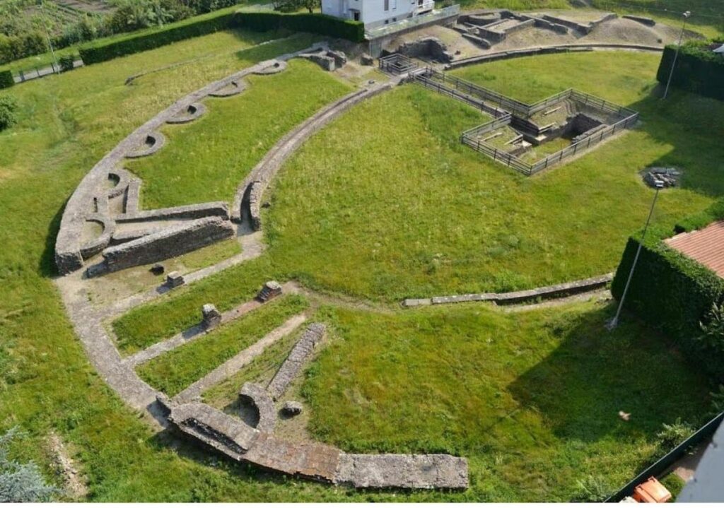 Roman Amphitheatre Ivrea: A First-Century Roman Arena 1 Roman Amphitheatre Ivrea