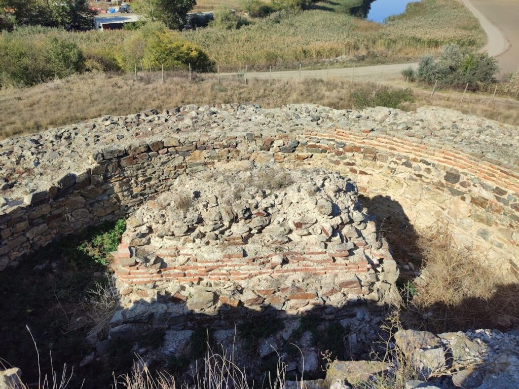 The Fortress of Dinogetia: A Roman and Byzantine Frontier Stronghold in Romania 5 The Fortress of Dinogetia