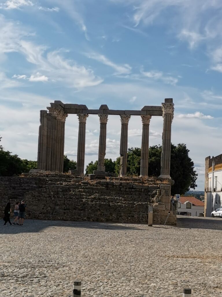 Roman Arch of Dona Isabel in Évora: A Historic Gateway from Ancient to Medieval Times 7 Roman Arch of Dona Isabel