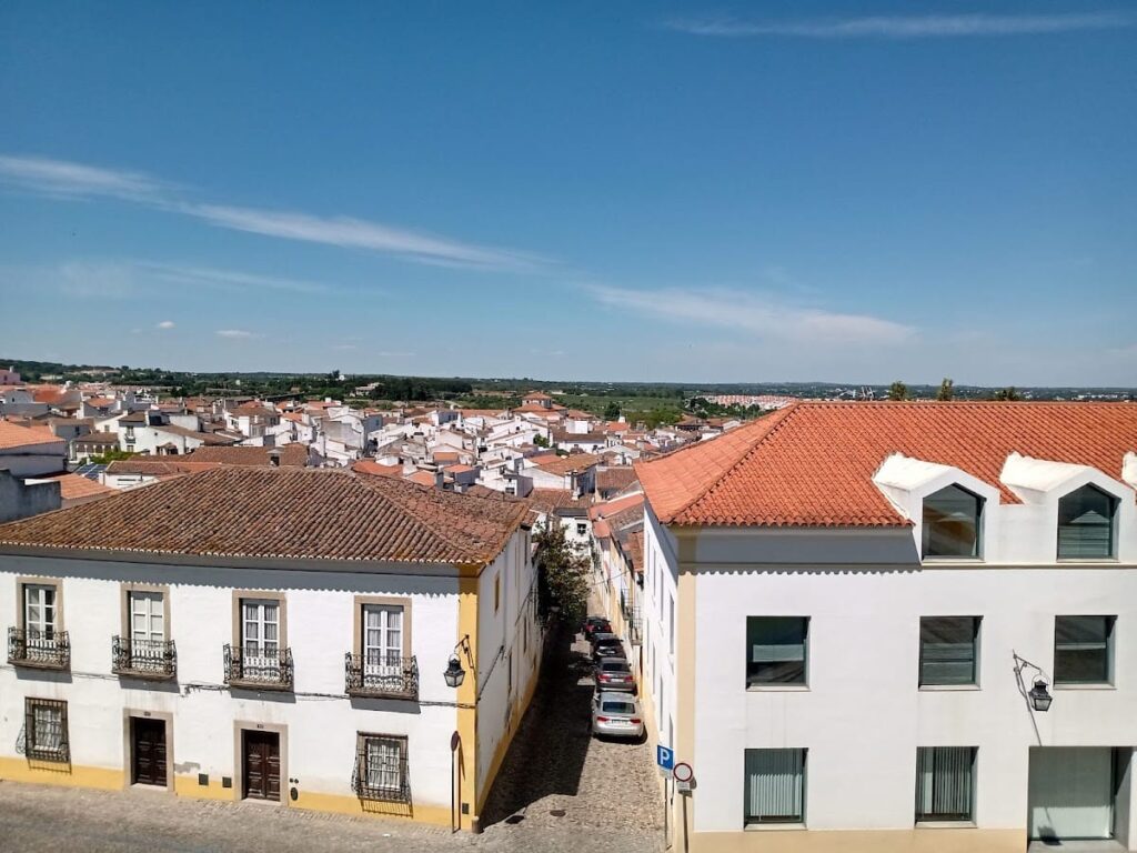 Roman Arch of Dona Isabel in Évora: A Historic Gateway from Ancient to Medieval Times 8 Roman Arch of Dona Isabel