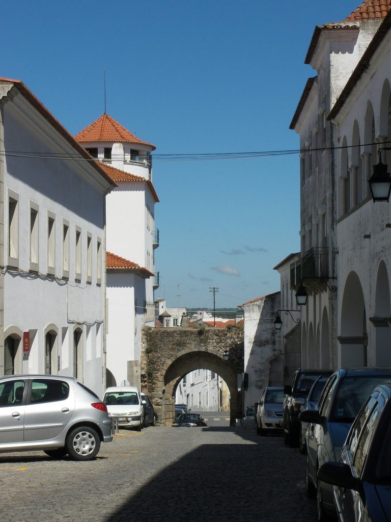 Roman Arch of Dona Isabel: A Roman Gate in Évora