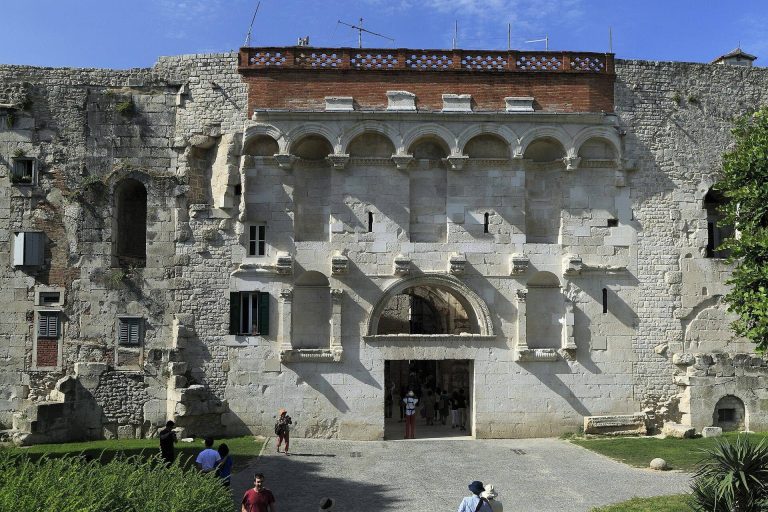 Diocletian’s Palace: A Fortified Imperial Retirement Residence in Croatia
