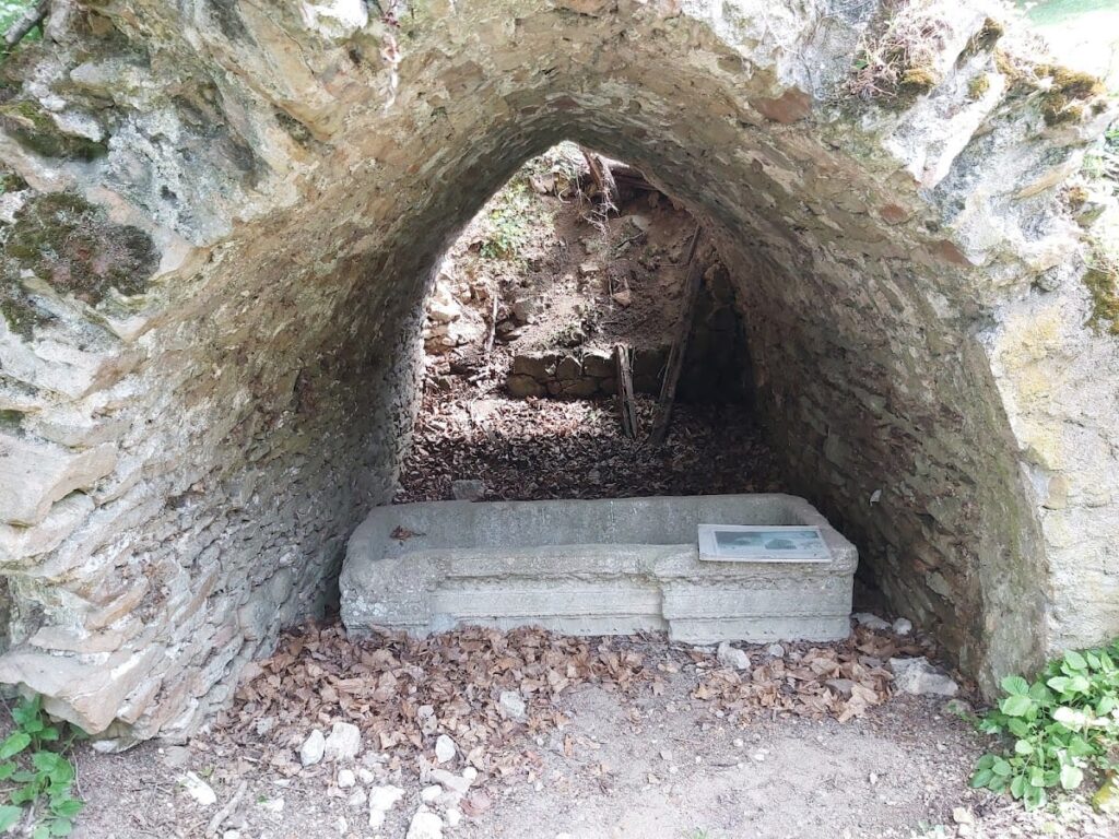Gennes Amphitheatre: A Gallo-Roman Venue in Western France 9 Gennes amphitheatre