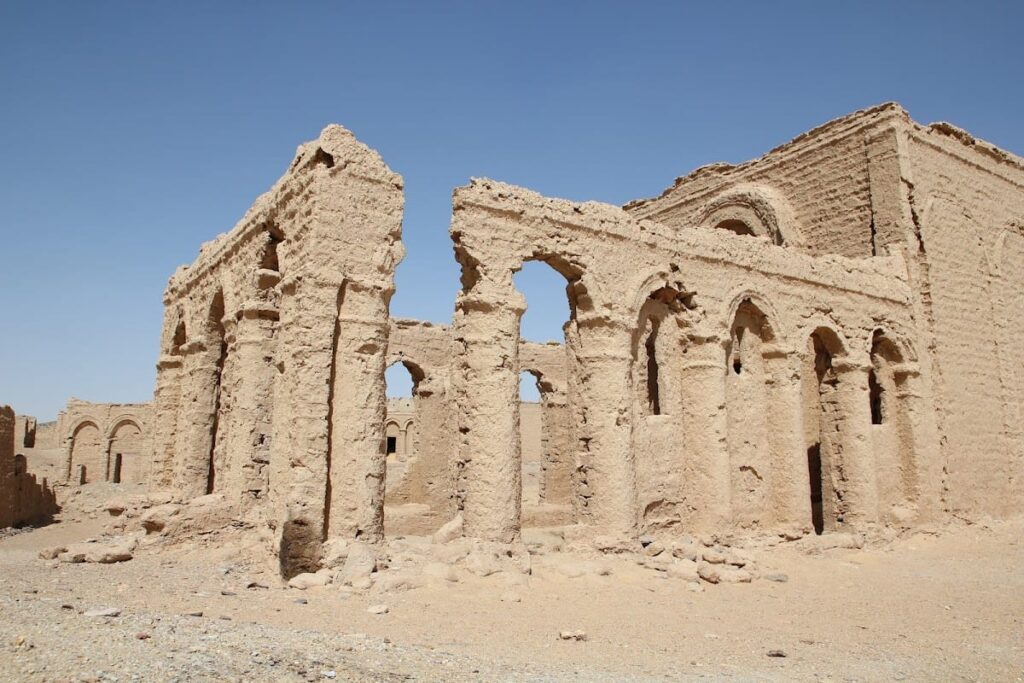 Necropolis of El-Bagawat: The Late-Antique Cemetery of Hibis 1 Necropolis of Elbagawat