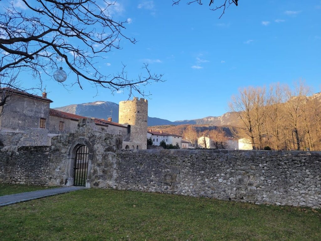 The Roman Fortress Castra: A Late Roman Defensive Centre in Slovenia 2 The Roman fortress Castra