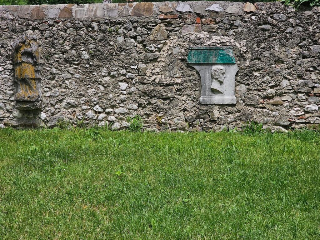 The Roman Fortress Castra: A Late Roman Defensive Centre in Slovenia 3 The Roman fortress Castra