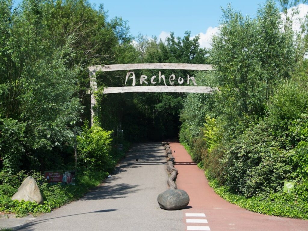 Archeon Museum Park: An Open-Air Museum of Dutch Prehistory, Rome, and the Middle Ages 1 Archeon Museum Park