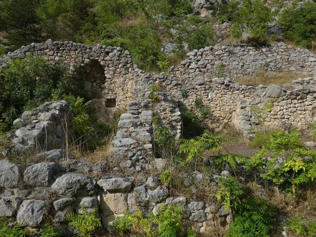 Shrine of Hercules Curinus: An Italic and Roman Sanctuary in Italy 2 Shrine of Hercules Curinus