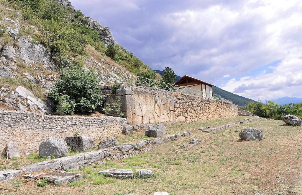 Shrine of Hercules Curinus: An Italic and Roman Sanctuary in Italy 3 Shrine of Hercules Curinus