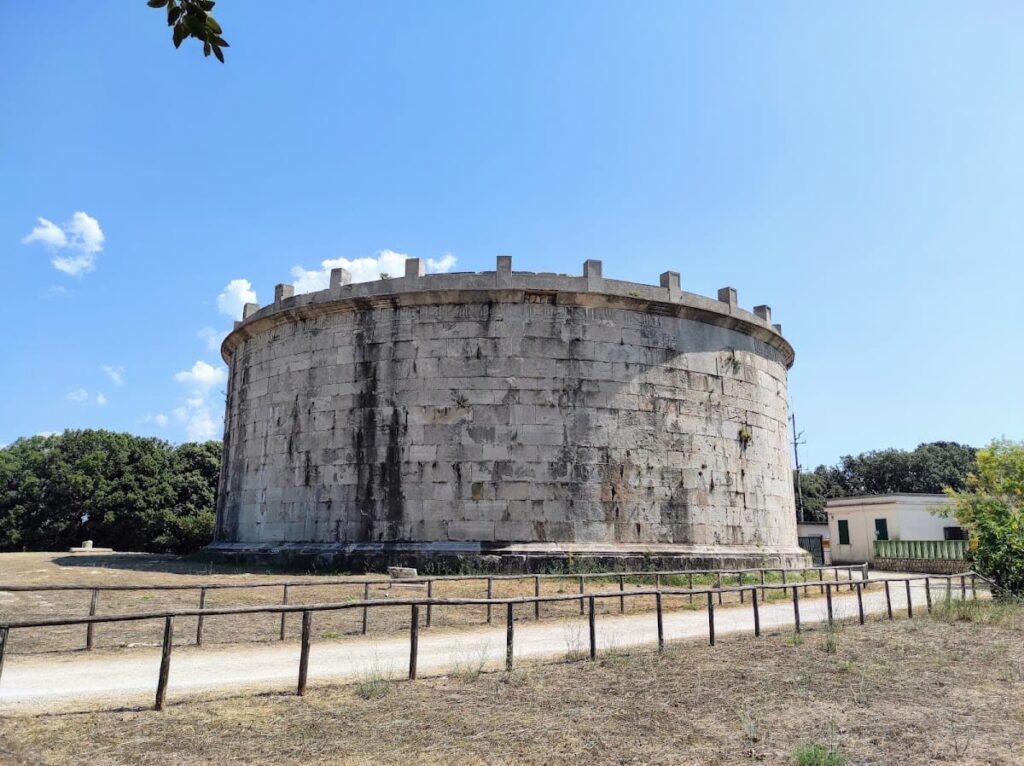 Mausoleum of Lucius Munatius Plancus: A Roman Funerary Monument in Gaeta 1 Mausoleo L.Munazio Planco