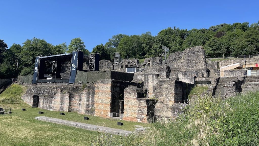 Gallo-Roman Theatre of Lyon: A Roman Performance Venue at Lugdunum 4 Gallo-Roman theatre of Lyon