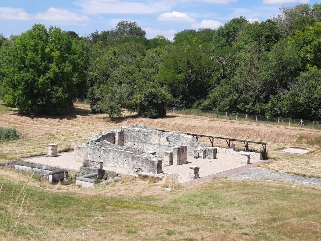 Genainville Archaeological Site: A Gallo-Roman Sanctuary and Civic Complex in France 1 Genainville Archaeological Site