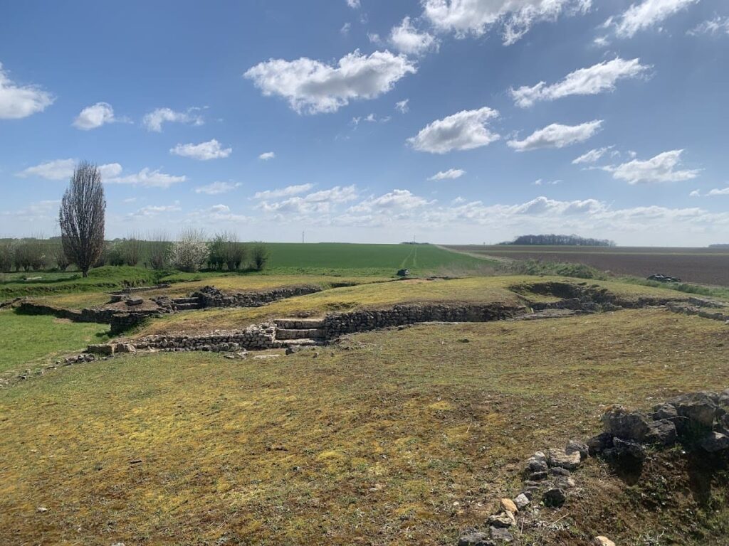 Gallo-Roman Theatre of Châteaubleau: An Ancient Cultural Site in Île-de-France 6 Gallo-Roman Theatre of Châteaubleau