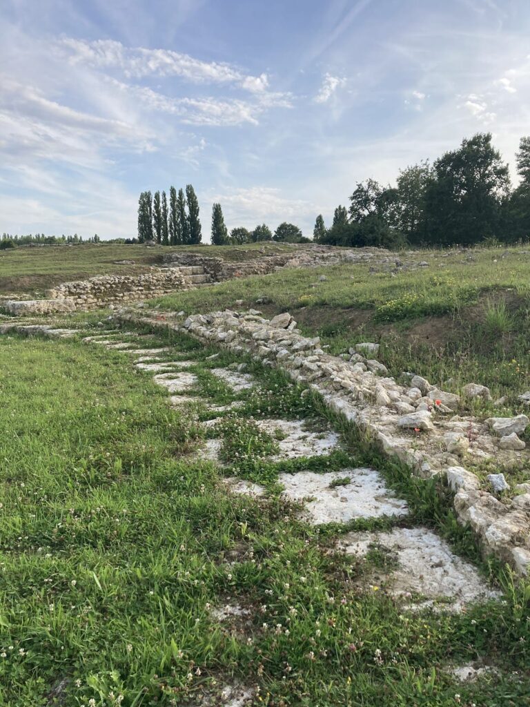 Gallo-Roman Theatre of Châteaubleau: An Ancient Cultural Site in Île-de-France 10 Gallo-Roman Theatre of Châteaubleau