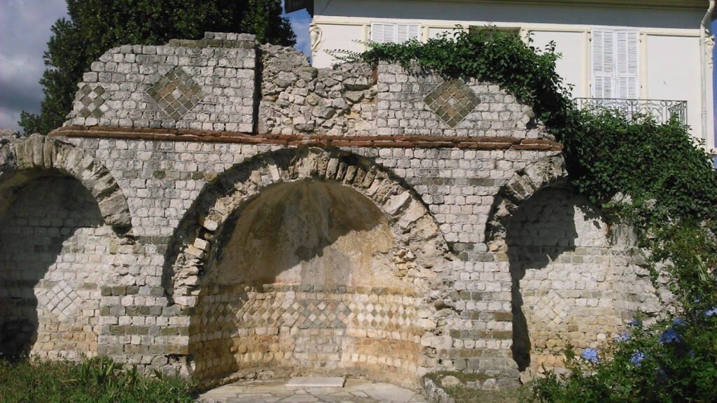 Mausoleum of Lumone: A Roman Funerary Monument in France 3 Mausoleum of Lumone
