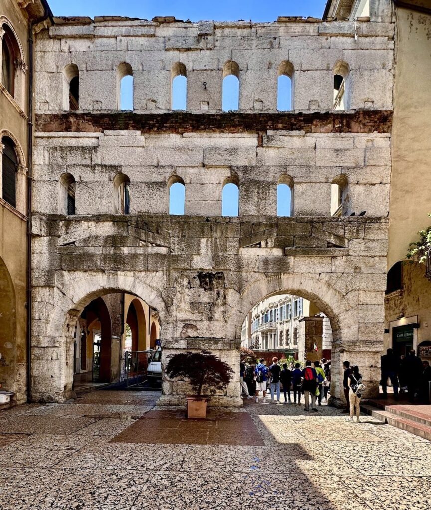 Porta Borsari: Roman City Gate of Verona 3 Porta Borsari