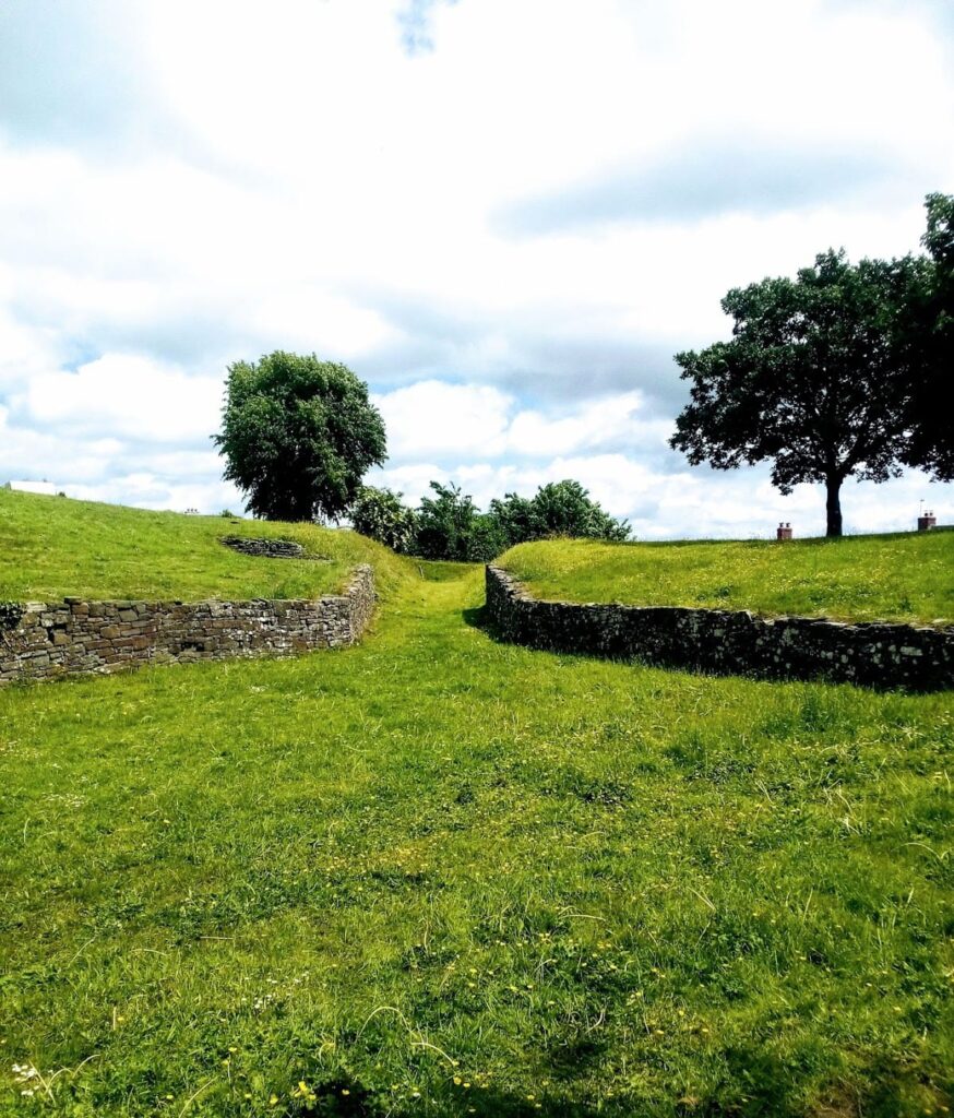 Moridunum Roman Amphitheatre: A Roman Arena at Carmarthen 1 Moridunum Roman Amphitheatre