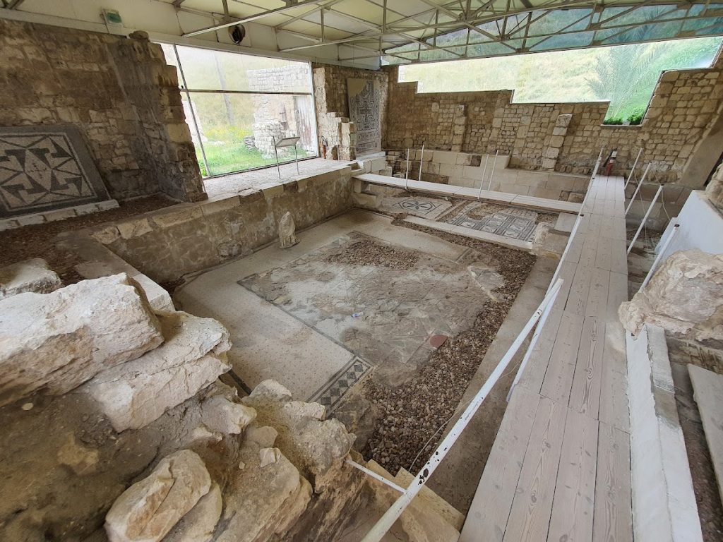Roman Villa of the Birds: An Early Roman Residence in Alexandria 4 Roman Villa of the Birds