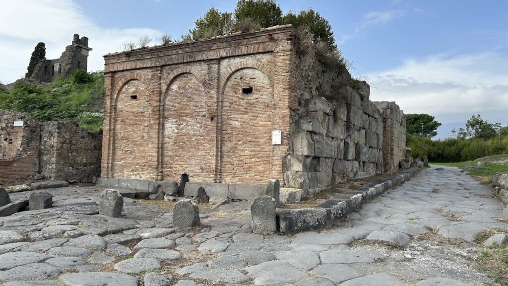 Castellum Aquae: Pompeii’s Roman Water-Distribution Reservoir 1 Castellum Aquae