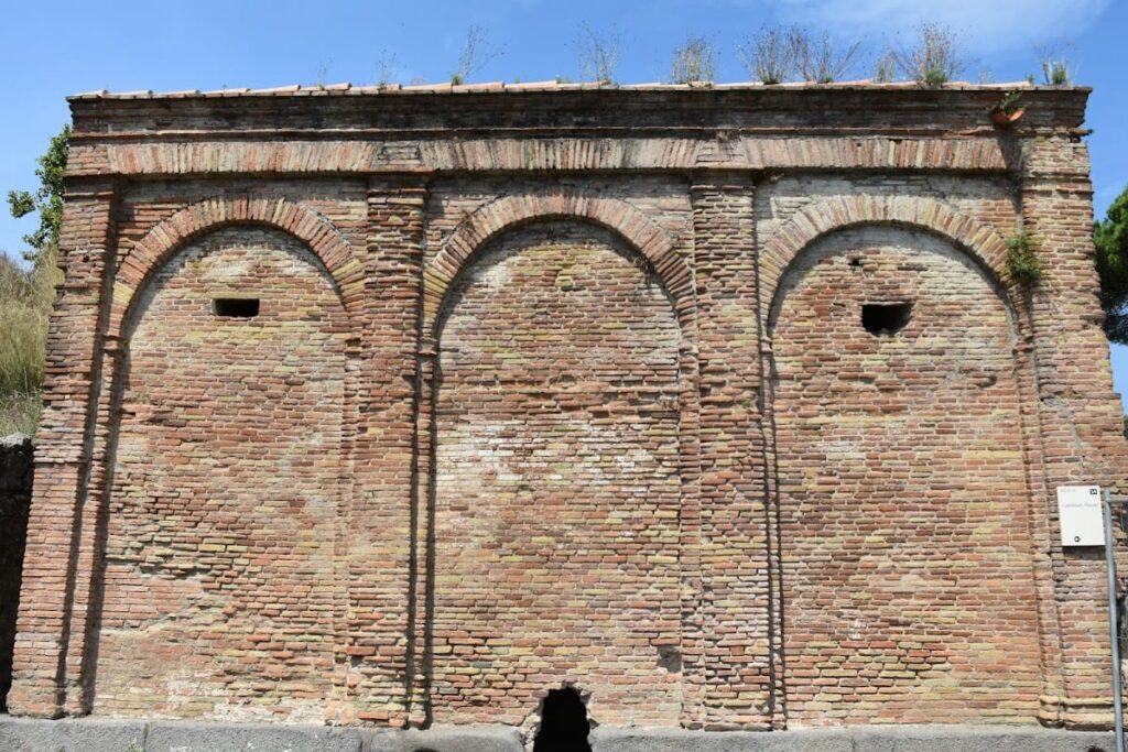Castellum Aquae: Pompeii’s Roman Water-Distribution Reservoir 4 Castellum Aquae